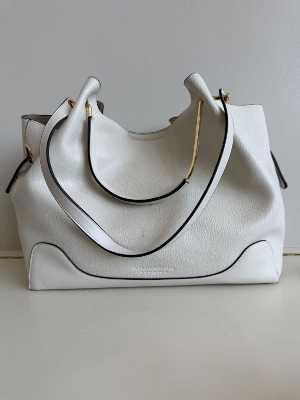 Sondra Roberts oversized tote creamy white luxe gold-tone hardware black trim - Picture 4 of 16